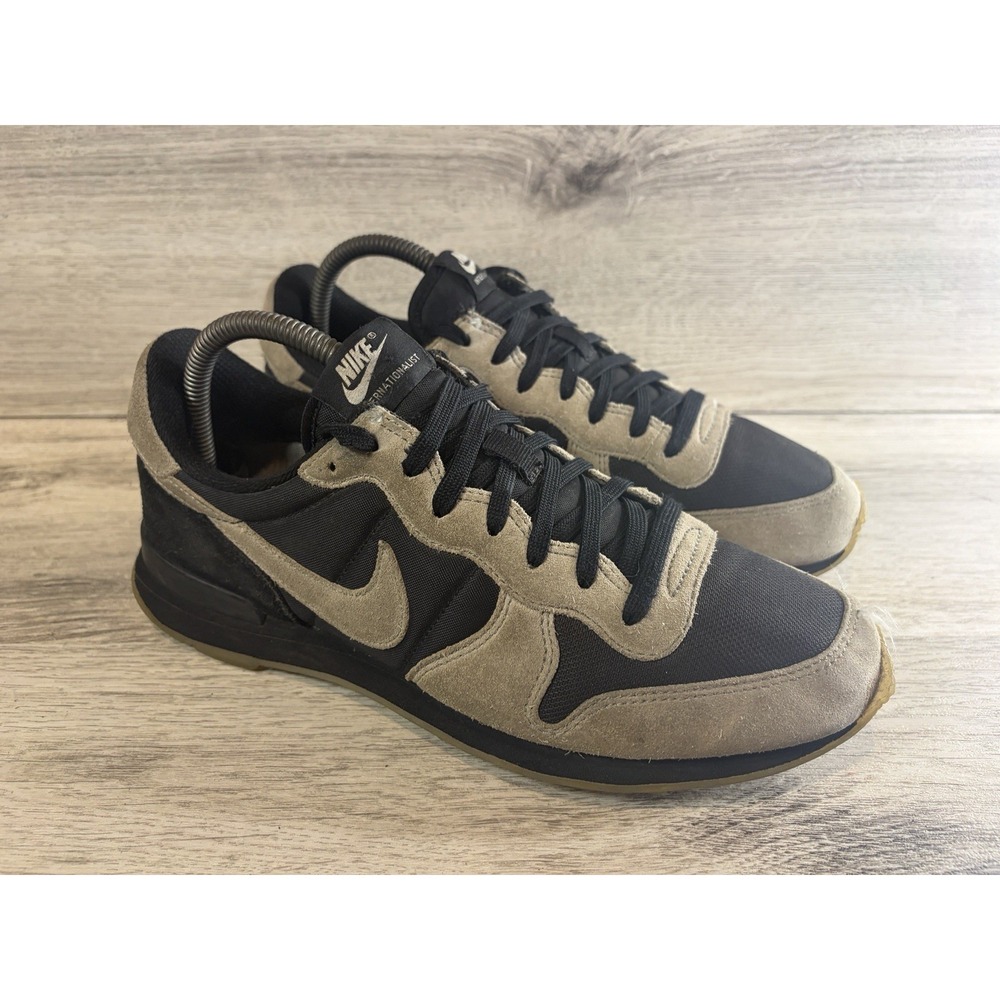 Nike Internationalist Mens 7.5 Gray Beige Running Sneaker Shoes CW7635-991